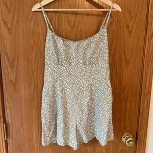 Abercrombie & Fitch green floral romper  size Medium